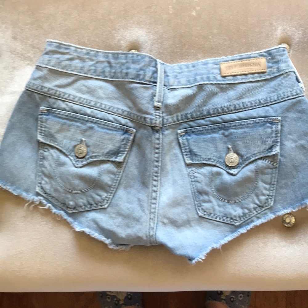 True Religion Cut off jean shorts - Picture 4 of 8